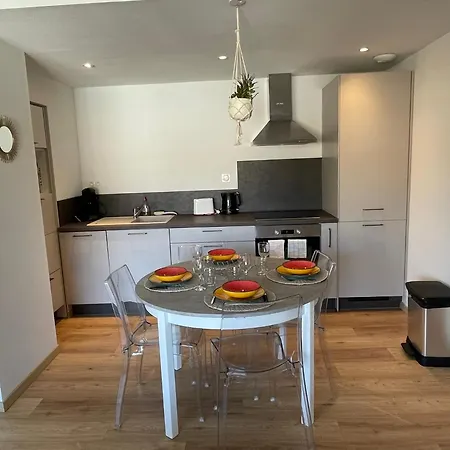 Apartman T2 Neuf Port De Avec Parking Prive *