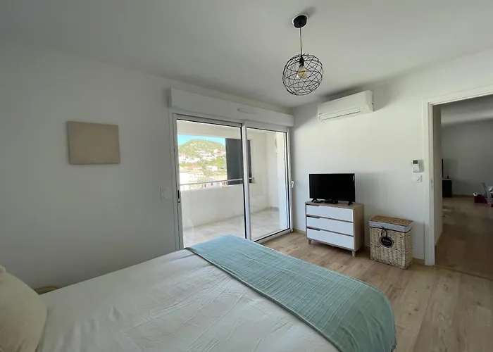 Appartement T2 Neuf Port De Avec Parking Prive *